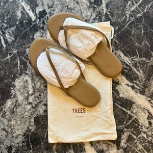 TKEES - Foundations Matte Flip Flop Thong Leather Sandals- US 7 EU 38 (NWOT)